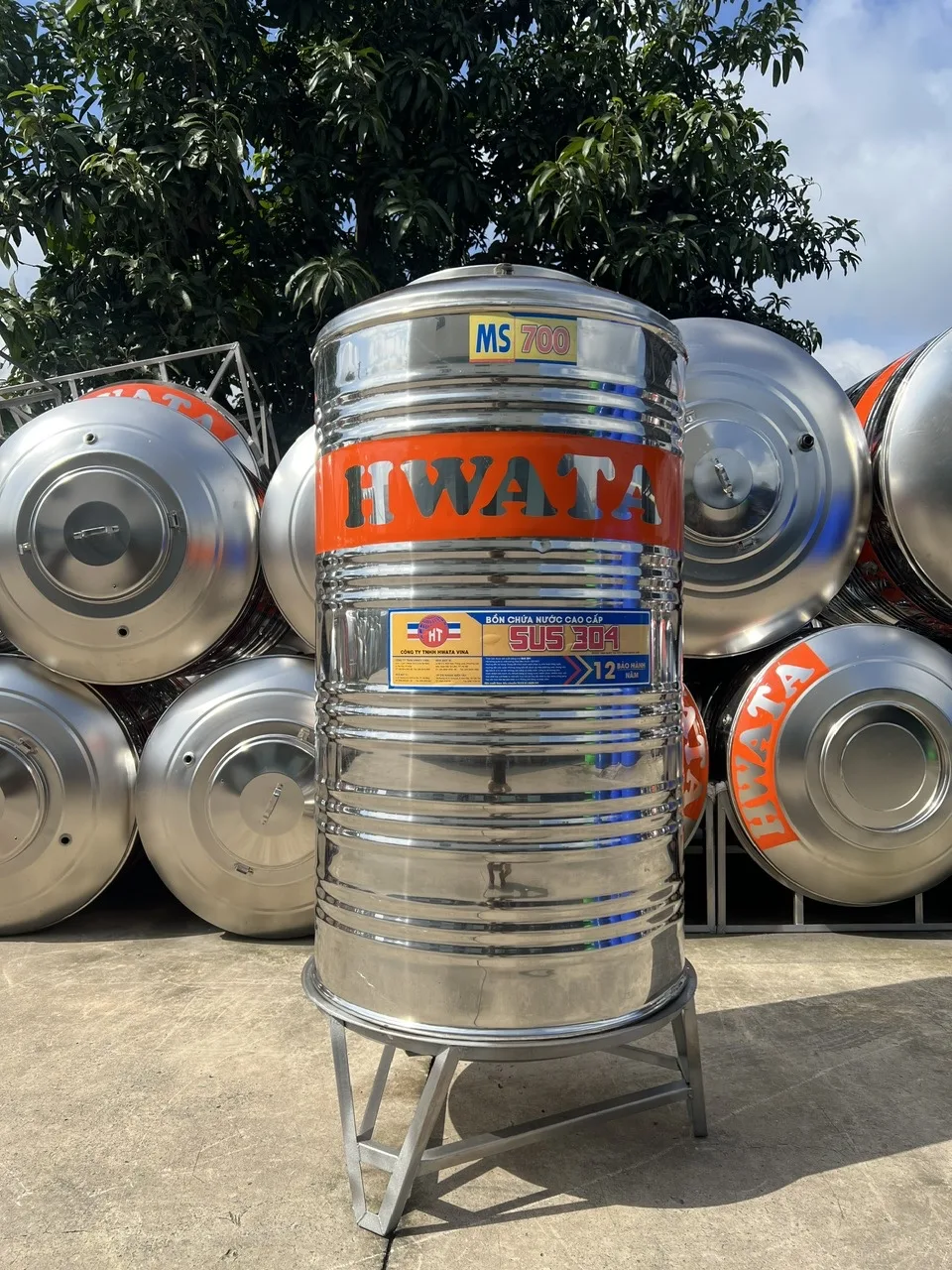 Bồn inox đứng phù hợp mặt bằng hẹp Bồn nước inox đứng tiết kiệm diện tích lắp đặt