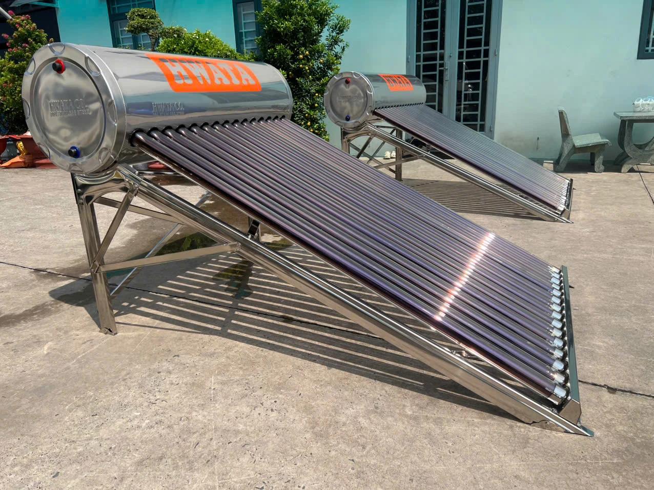 Hệ khung Máy Hwata 150L Máy nước nóng năng lượng mặt trời Hwata 150L và hệ khung đỡ
