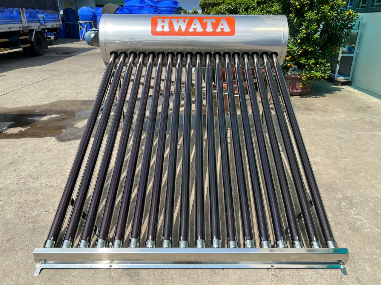 Vị trí lắp máy nước nóng năng lượng mặt trời 180L trên mái