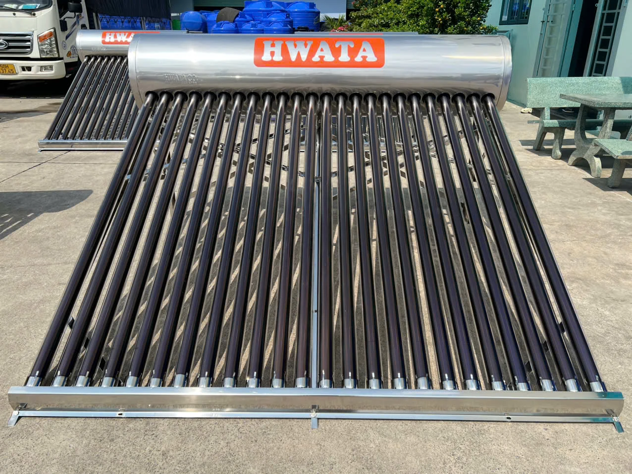 So sánh máy năng lượng mặt trời Hwata 240L và 300L cho nhà trọ