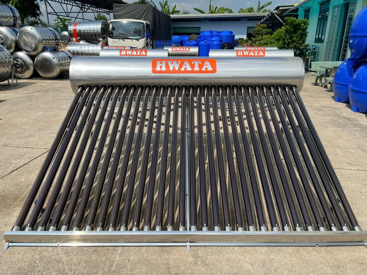 Diện tích lắp máy nước nóng năng lượng mặt trời 300L trên mái