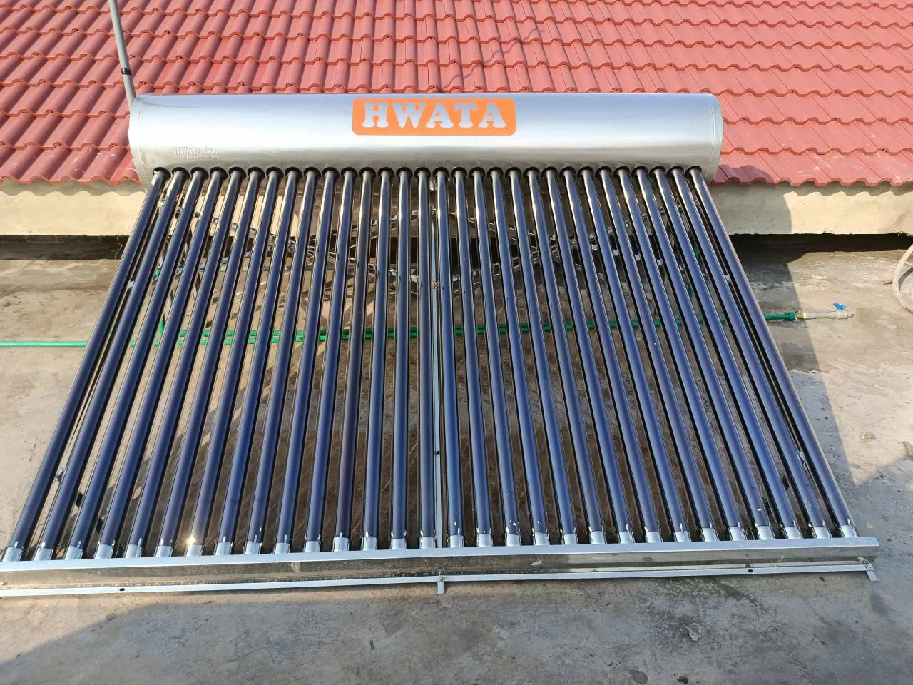 Máy nước nóng năng lượng mặt trời Hwata cho nhà trọ