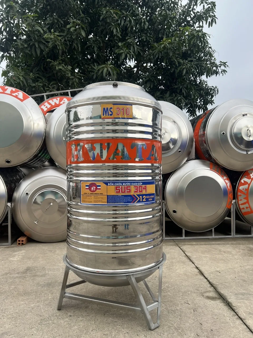 Bồn nước inox Hwata 310L đứng thực tế Hình ảnh thực tế bồn nước inox Hwata 310L đứng