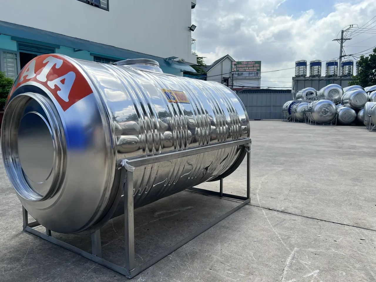 Góc nghiêng Bồn Nước Inox Hwata 700L Ngang H700N