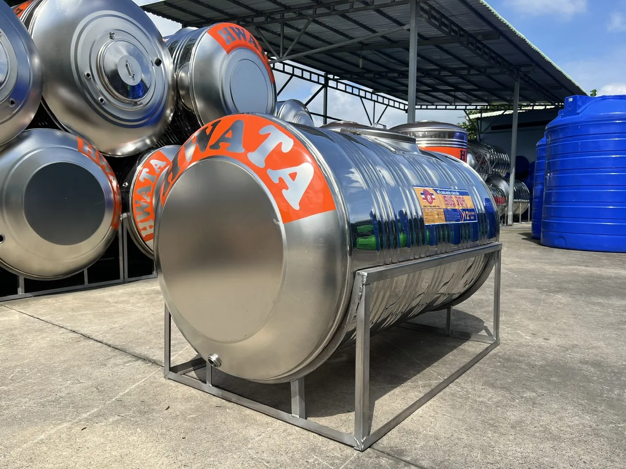 Bồn Nước Inox Hwata 700L Ngang H700N
